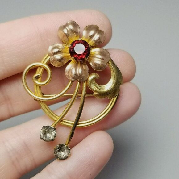 Vintage Van Dell 12k Gold Filled Red Rhinestone Flower Brooch Lapel Pin, Estate - Picture 2 of 8